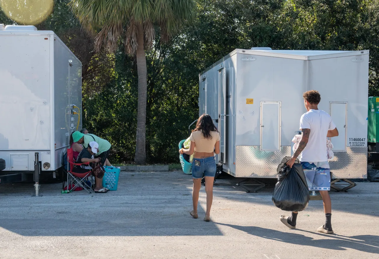 Image: Pods for Laundry and Showers Available for Milton Survivors in Tampa (005)
