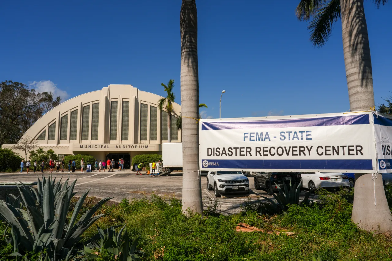 Disaster Recovery Center in Sarasota, Florida (005) Image: Disaster Recovery Center in Sarasota, Florida (005)