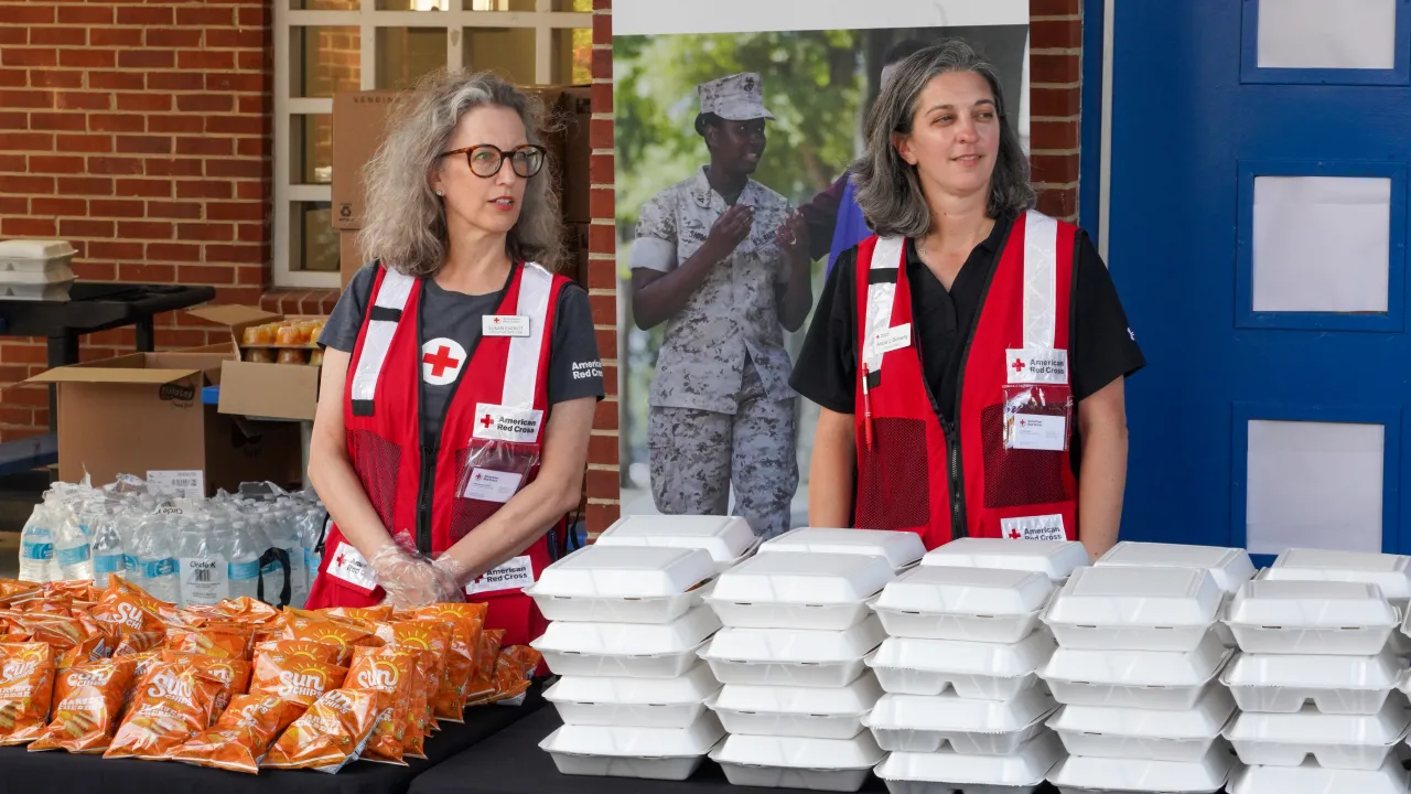 Vice President Harris, Senator Ossoff, FEMA Deputy Administrator Hooks, and Mayor Johnson join with the Red Cross to distribute meals to survivors of Hurricane Helene (002) Image: Vice President Harris, Senator Ossoff, FEMA Deputy Administrator Hooks, and Mayor Johnson join with the Red Cross to distribute meals to survivors of Hurricane Helene (002)