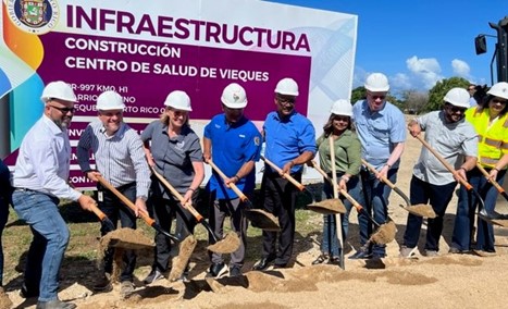 9 officials with shovels participate in the groundbreaking ceremony of new health center of Vieques.