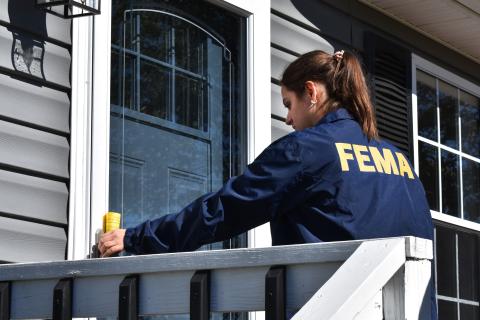 Caption: <p>Smyth County, Va. (Oct. 10, 2024) - A FEMA Disaster Survivor Assistance Specialist leaves a flyer with information on applying for disaster assistance after Hurricane Helene at a home in Smyth County, Va., on Oct. 10.</p>